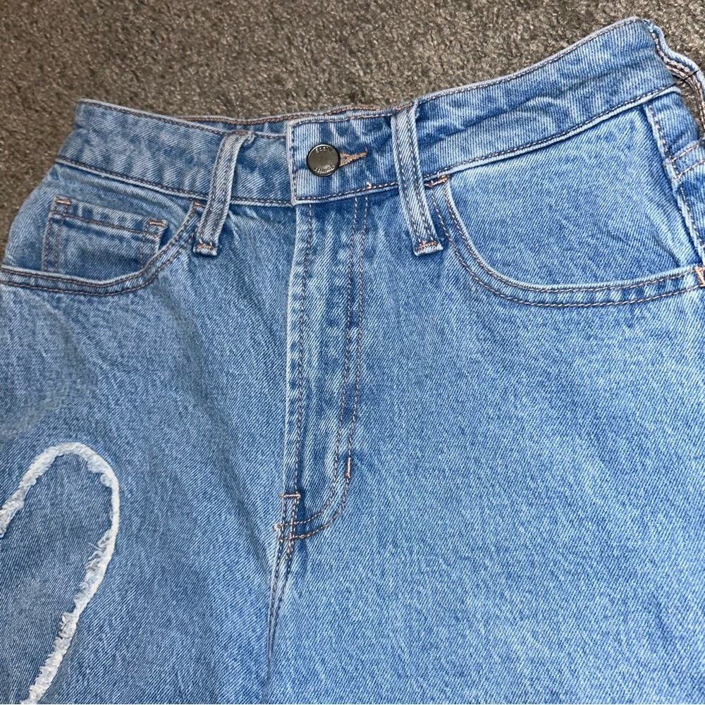 Social Tourist Ultra Highrise Baggy Wide Heart Patch Jeans - Picture 6 of 10